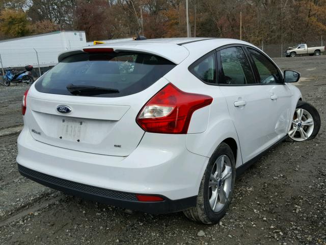 1FADP3K28EL403684 - 2014 FORD FOCUS SE WHITE photo 4