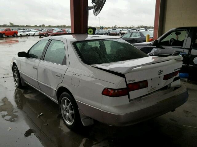 4T1BG22K1WU320942 - 1998 TOYOTA CAMRY CE WHITE photo 3