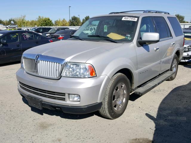 5LMFU28535LJ22618 - 2005 LINCOLN NAVIGATOR 银色 照片 2