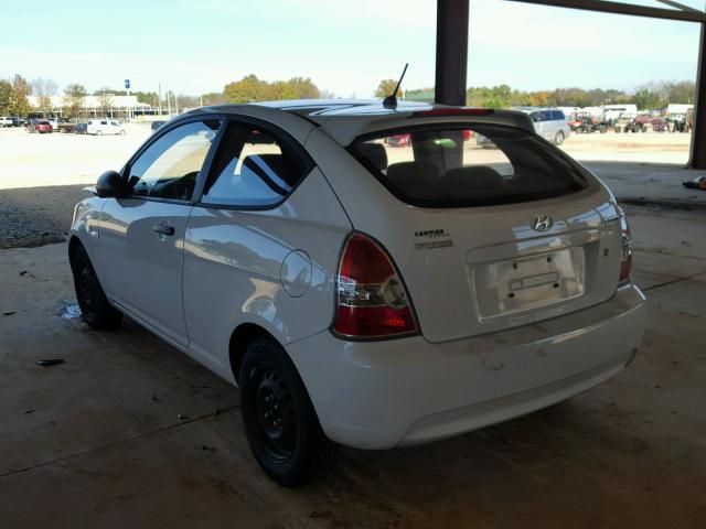 KMHCM36C68U060093 - 2008 HYUNDAI ACCENT GS WHITE photo 3