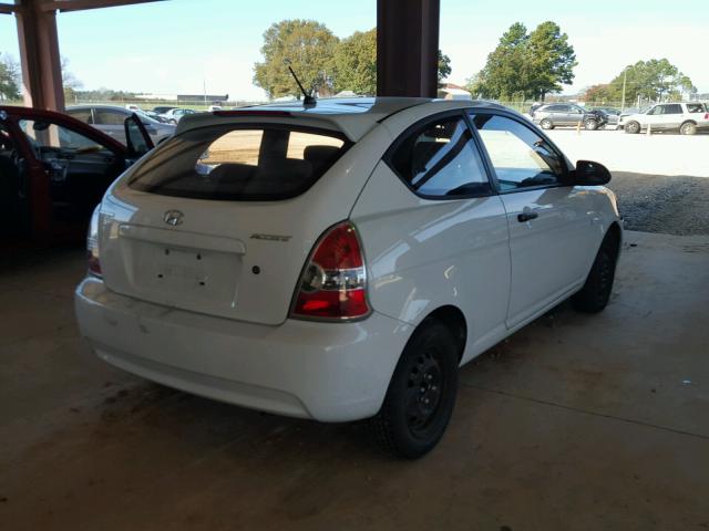 KMHCM36C68U060093 - 2008 HYUNDAI ACCENT GS WHITE photo 4