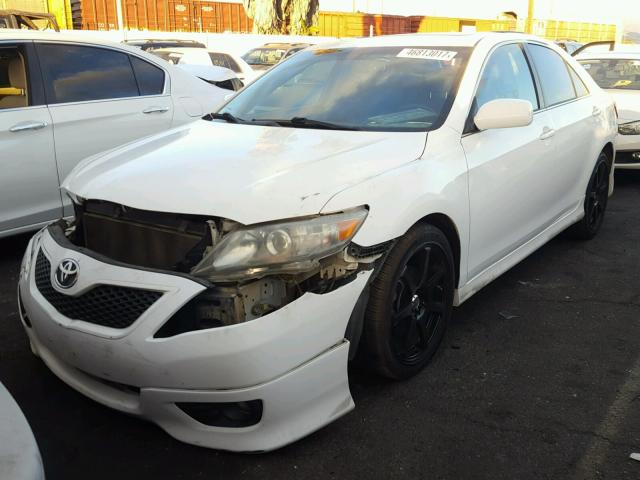 4T1BF3EK2BU588607 - 2011 TOYOTA CAMRY BASE WHITE photo 2