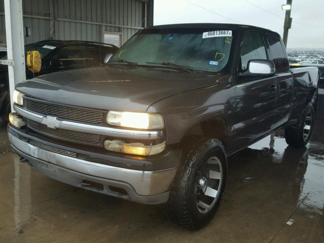 1GCEK19T8YZ245669 - 2000 CHEVROLET SILVERADO GRAY photo 2