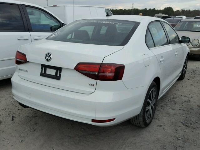 3VWDB7AJ1HM338329 - 2017 VOLKSWAGEN JETTA SE WHITE photo 4