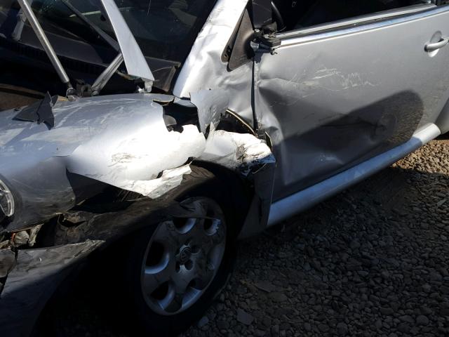 3VWCK21Y63M302401 - 2003 VOLKSWAGEN NEW BEETLE 银色 照片 9