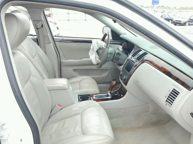 1G6KH5E62BU136768 - 2011 CADILLAC DTS PREMIU CREAM photo 5