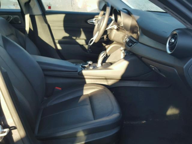 ZARFAEDN4H7534976 - 2017 ALFA ROMEO GIULIA Q4 ნაცრისფერი ფოტო 5