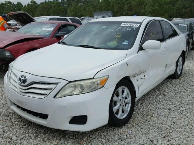 4T1BF3EK0BU667113 - 2011 TOYOTA CAMRY BASE WHITE photo 2