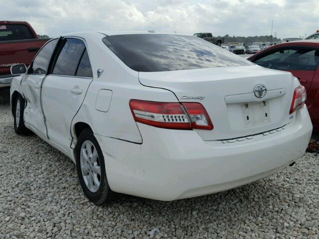 4T1BF3EK0BU667113 - 2011 TOYOTA CAMRY BASE WHITE photo 3