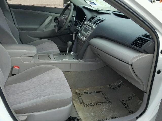 4T1BF3EK0BU667113 - 2011 TOYOTA CAMRY BASE WHITE photo 5