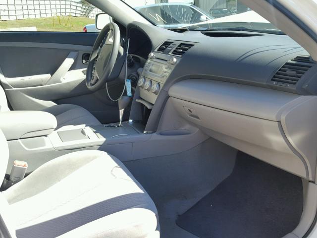 4T1BF3EK0BU649601 - 2011 TOYOTA CAMRY BASE WHITE photo 5