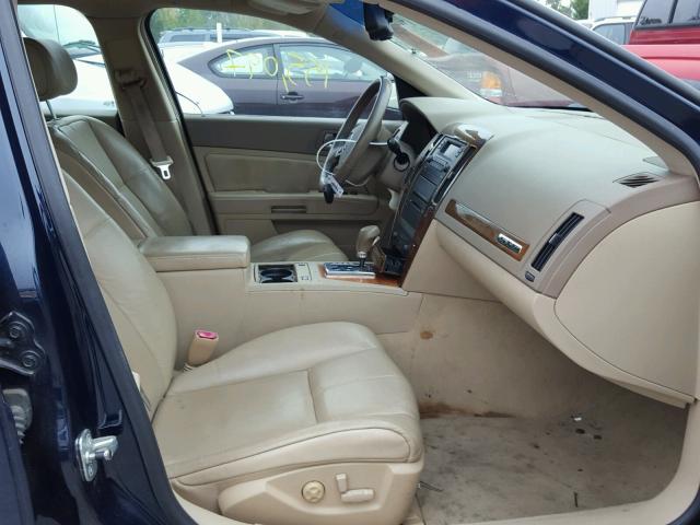 1G6DW677950233777 - 2005 CADILLAC STS BLUE photo 5