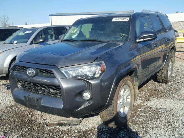 JTEZU5JR9F5085420 - 2015 TOYOTA 4RUNNER SR GRAY photo 2