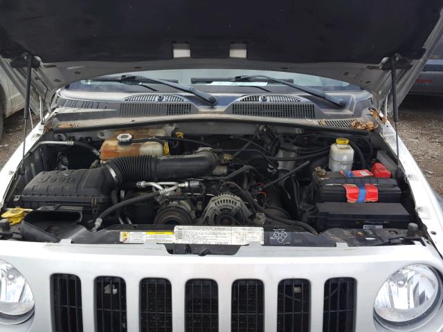 1J4GL38K26W273681 - 2006 JEEP LIBERTY RE SILVER photo 7