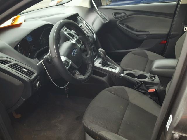 1FAHP3F2XCL106831 - 2012 FORD FOCUS SE GRAY photo 5