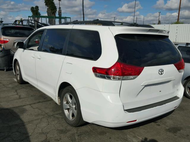 5TDKK3DC8BS038777 - 2011 TOYOTA SIENNA LE WHITE photo 3