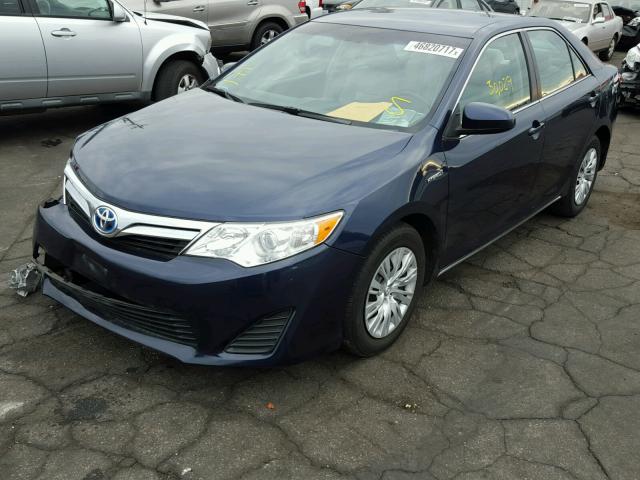 4T1BD1FK1EU111681 - 2014 TOYOTA CAMRY HYBR BLUE photo 2