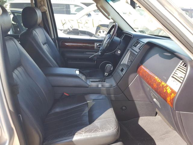 5LMFU28R93LJ41884 - 2003 LINCOLN NAVIGATOR Braun Foto 5