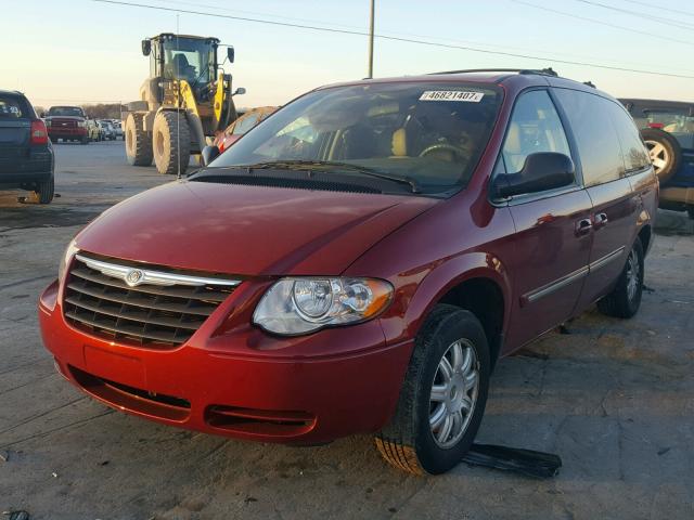 2C8GP54LX5R572202 - 2005 CHRYSLER TOWN & COU MAROON photo 2