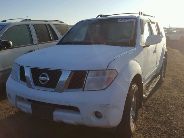 5N1AR18W35C764645 - 2005 NISSAN PATHFINDER WHITE photo 2