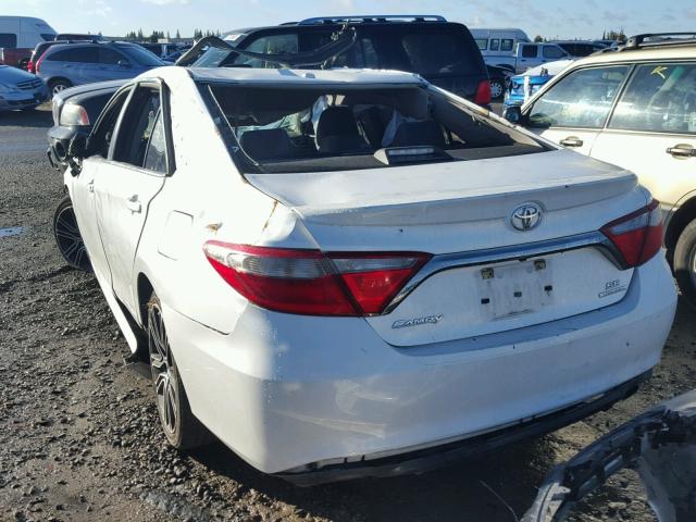 4T1BF1FK0GU184263 - 2016 TOYOTA CAMRY LE WHITE photo 3