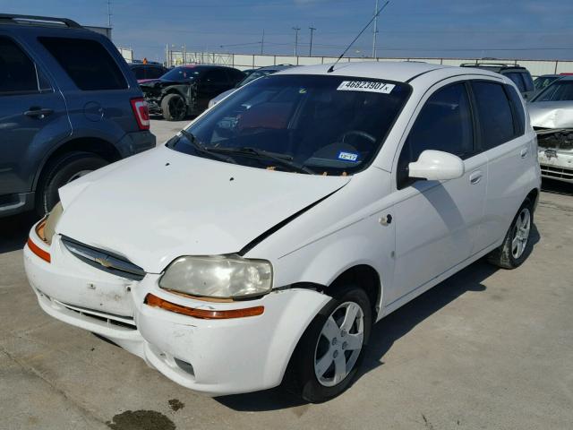 KL1TD66617B721353 - 2007 CHEVROLET AVEO BASE WHITE photo 2