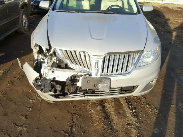 1LNHM93R79G615554 - 2009 LINCOLN MKS SILVER photo 7