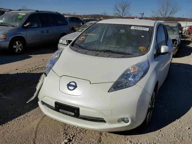 1N4AZ0CP8DC414088 - 2013 NISSAN LEAF S WHITE photo 2