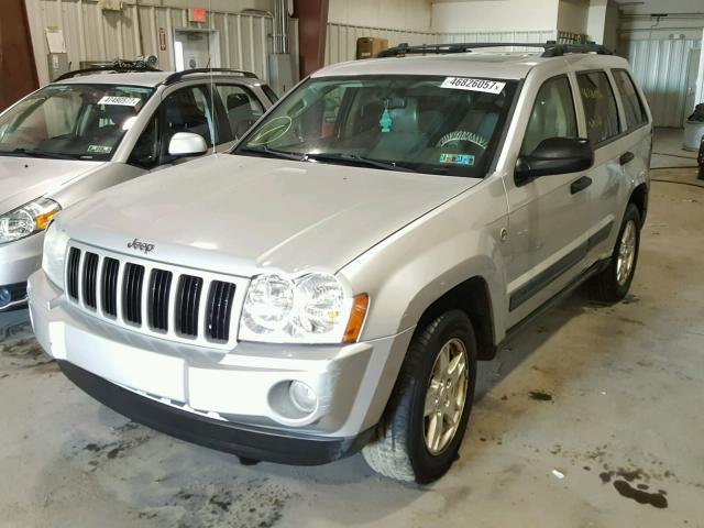 1J4HR48N15C691460 - 2005 JEEP GRAND CHER SILVER photo 2