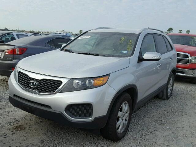 5XYKT4A21CG292120 - 2012 KIA SORENTO BA SILVER photo 2