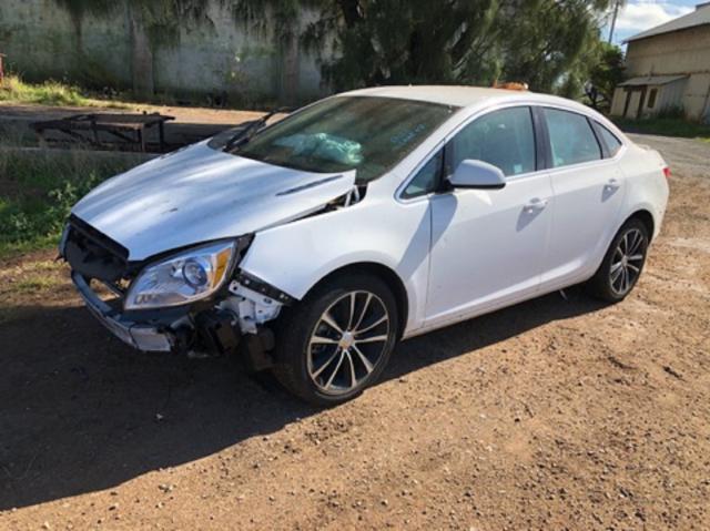 1G4PR5SK6H4122488 - 2017 BUICK VERANO SPO WHITE photo 2