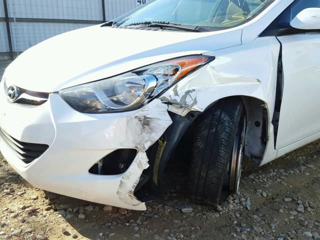 5NPDH4AE0DH249967 - 2013 HYUNDAI ELANTRA GL WHITE photo 9