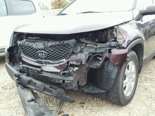 5XYKTCA15BG173325 - 2011 KIA SORENTO BA MAROON photo 9