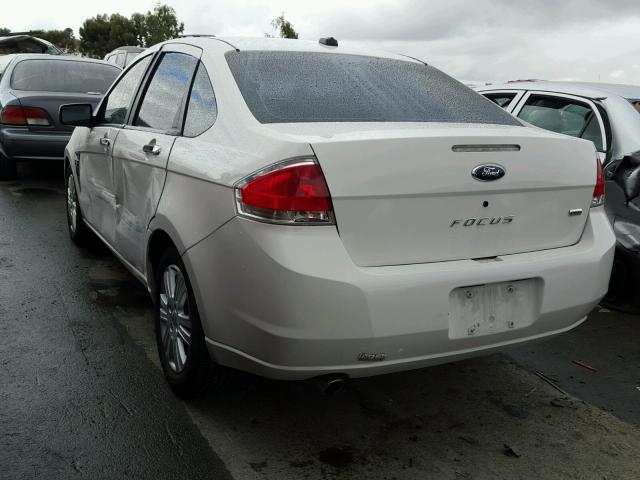 1FAHP37N99W129999 - 2009 FORD FOCUS SEL WHITE photo 3