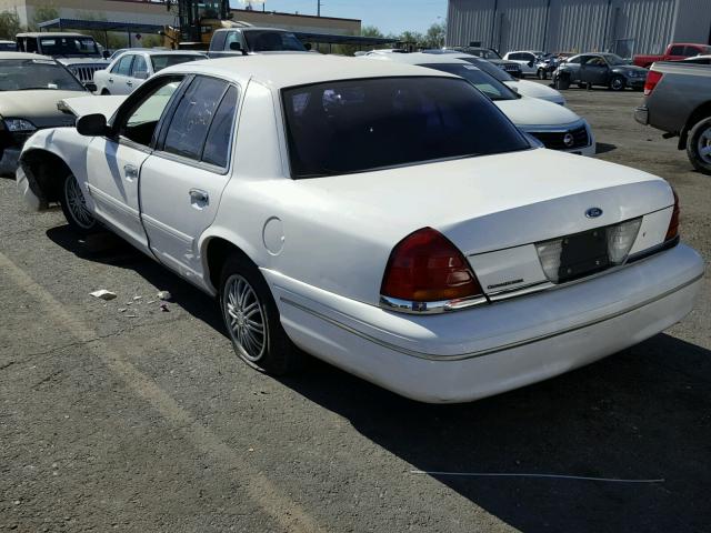 2FAFP73W9WX116912 - 1998 FORD CROWN VICT WHITE photo 3