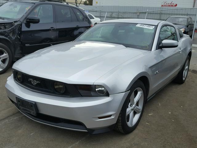 1ZVBP8CF0C5285970 - 2012 FORD MUSTANG GT SILVER photo 2