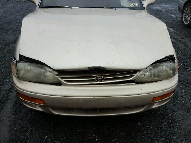 4T1SK12E7SU521273 - 1995 TOYOTA CAMRY LE TAN photo 9