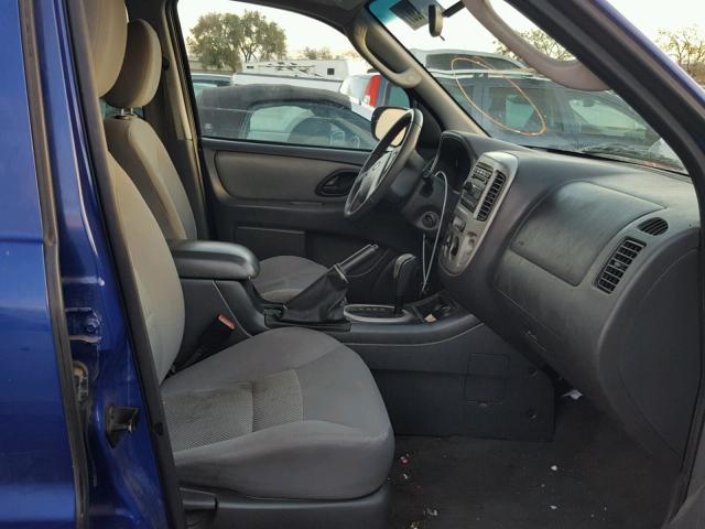 1FMYU03136KB77596 - 2006 FORD ESCAPE XLT BLUE photo 5