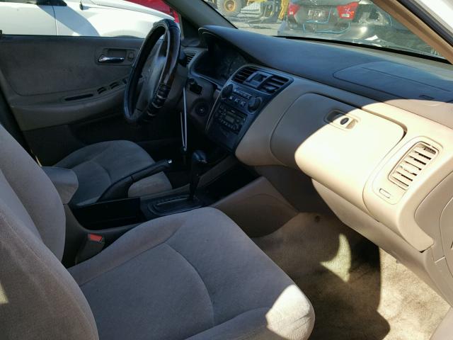 1HGCG16462A067161 - 2002 HONDA ACCORD WHITE photo 5