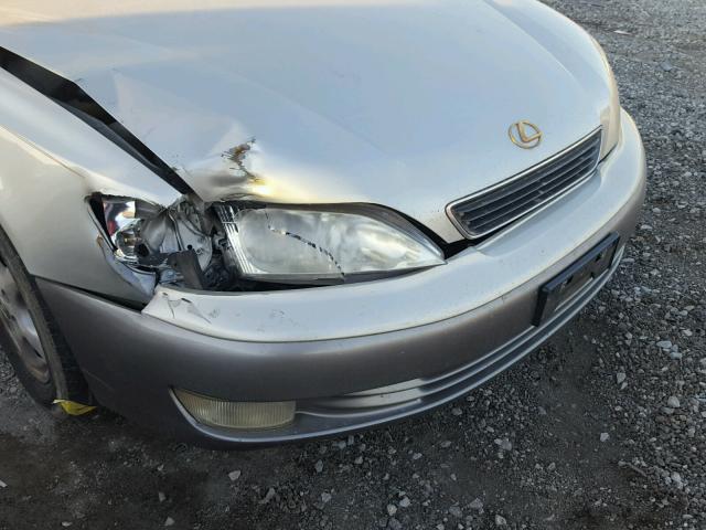 JT8BF28G8W5027574 - 1998 LEXUS ES SILVER photo 9