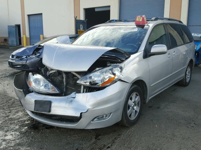 5TDZK22C88S121615 - 2008 TOYOTA SIENNA XLE SILVER photo 2