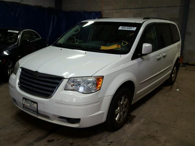 2A8HR54P98R142046 - 2008 CHRYSLER TOWN & COU WHITE photo 2