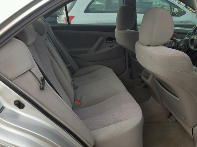 4T1BF3EK6AU060955 - 2010 TOYOTA CAMRY BASE ვერცხლისფერი ფოტო 6