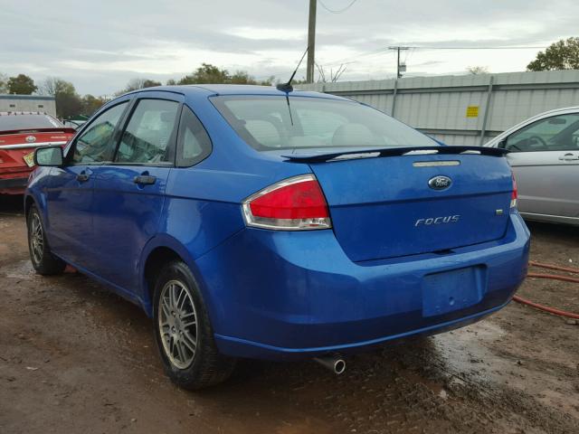 1FAHP3FN7AW139940 - 2010 FORD FOCUS SE BLUE photo 3