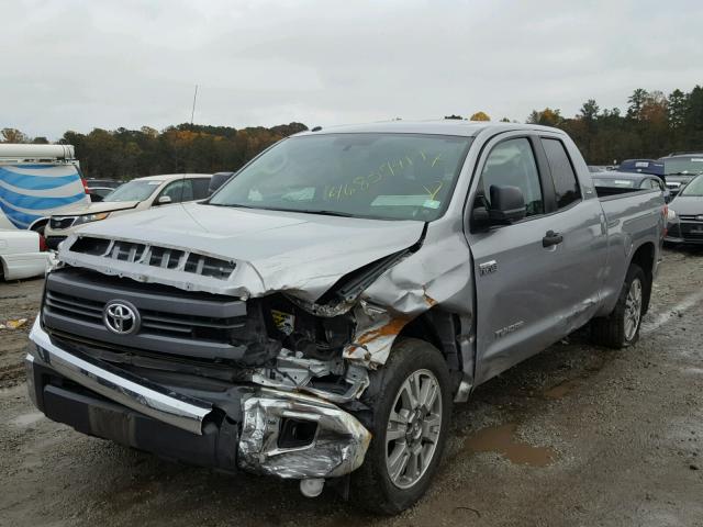 5TFRY5F17EX153079 - 2014 TOYOTA TUNDRA DOU SILVER photo 2