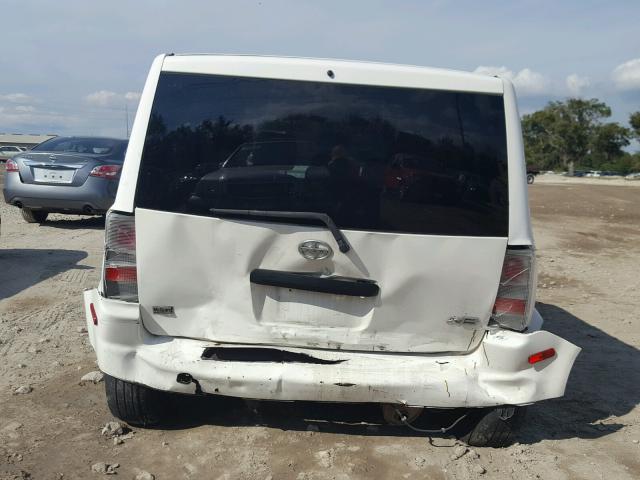 JTLKT324350177901 - 2005 TOYOTA SCION XB WHITE photo 9