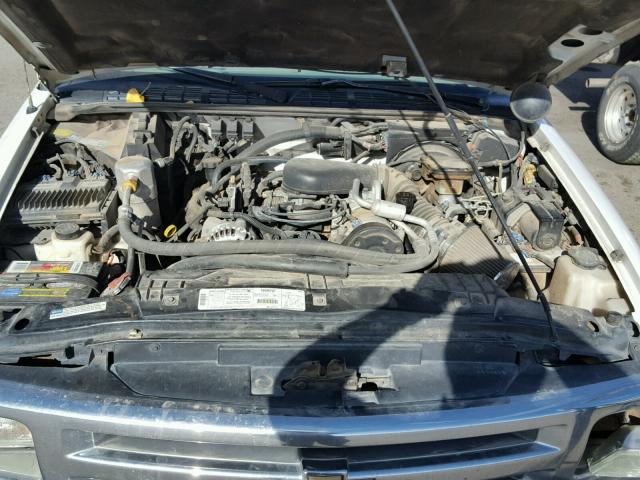 1GNDT13W3V2182679 - 1997 CHEVROLET BLAZER WHITE photo 7