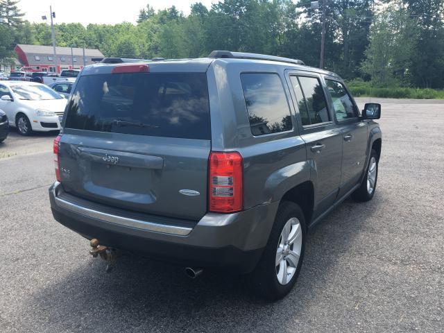 1J4NF4GB1BD233250 - 2011 JEEP PATRIOT GRAY photo 4