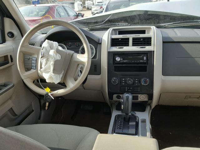 1FMCU93138KE47735 - 2008 FORD ESCAPE XLT SILVER photo 9