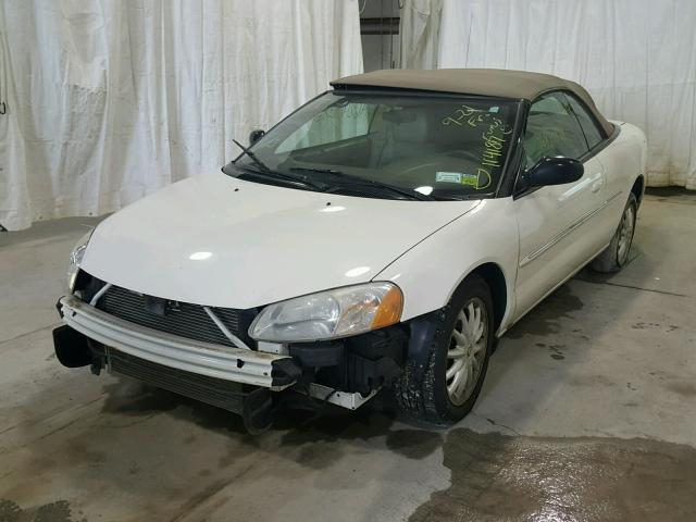 1C3EL55R02N179930 - 2002 CHRYSLER SEBRING LX WHITE photo 2